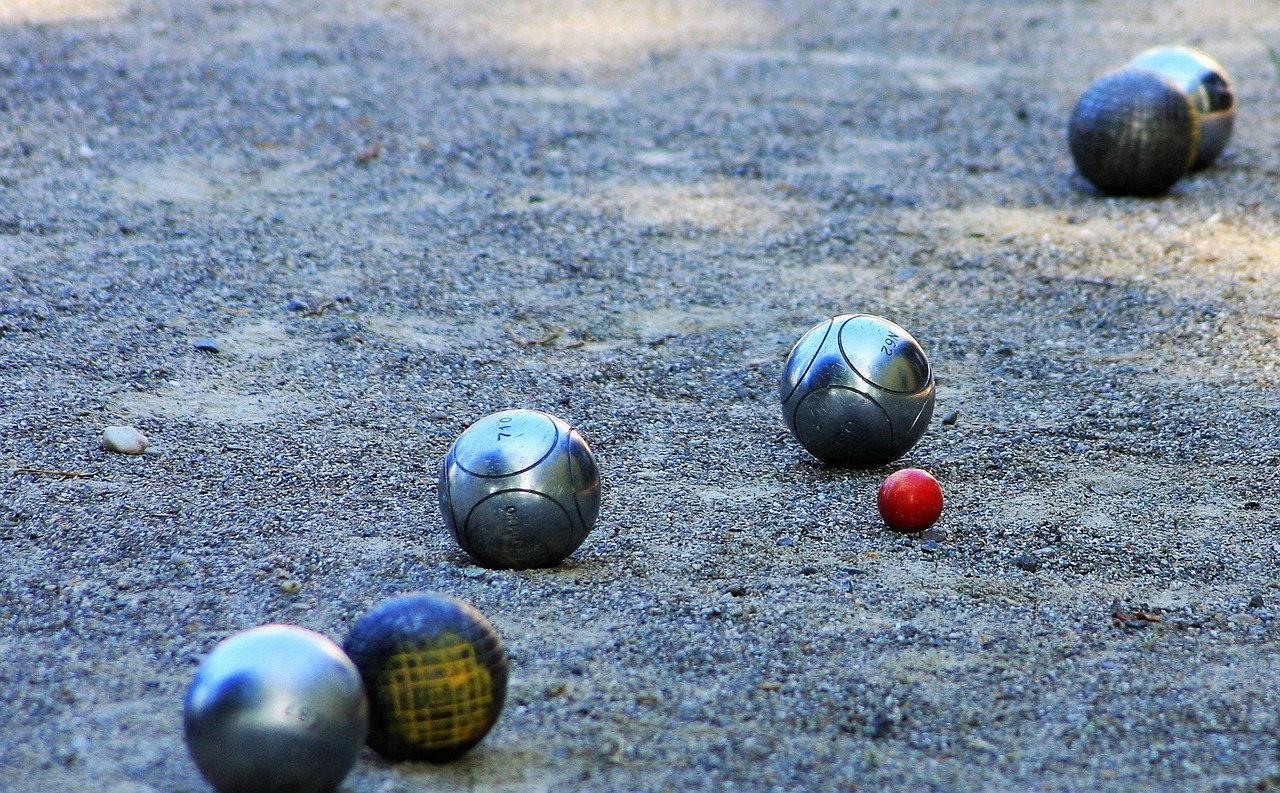 Boules de pétanque et cochonnet